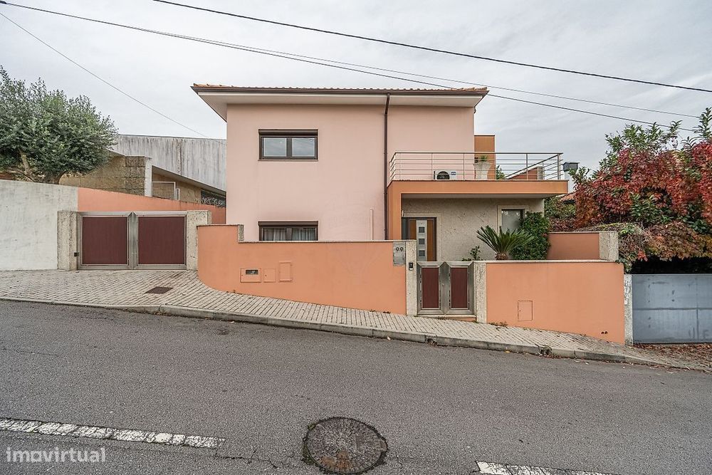 Moradia T4 para venda