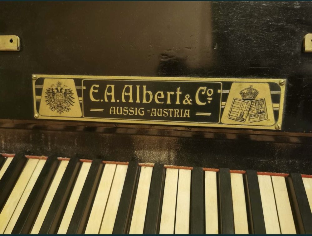 Pianino E.A. Albert & Co stare koncertowe do renowacji
