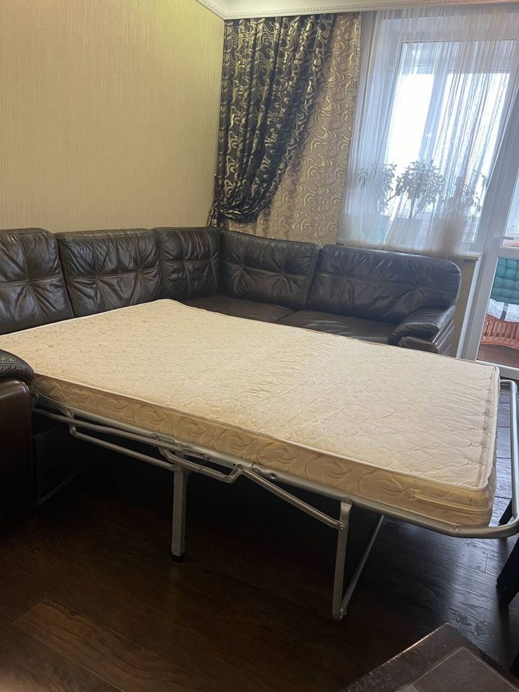 Диван угловой кожаный идеальное состояние