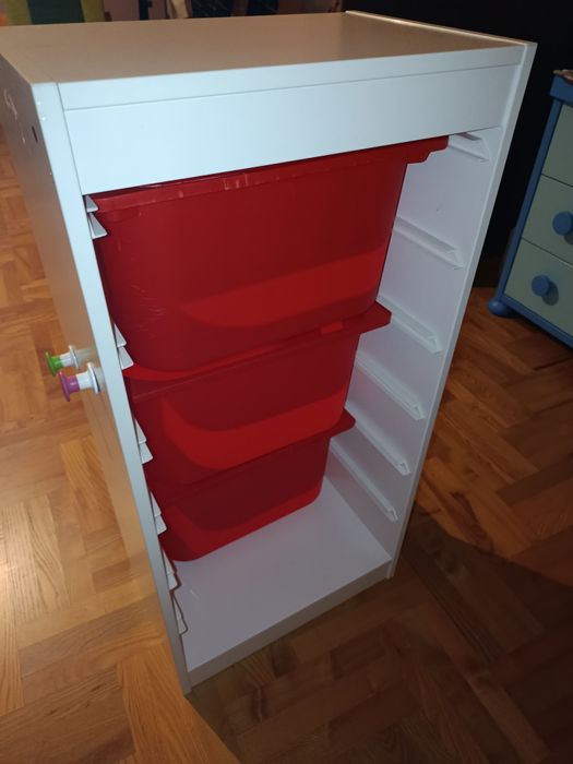 Szafka IKEA z pojemnikami