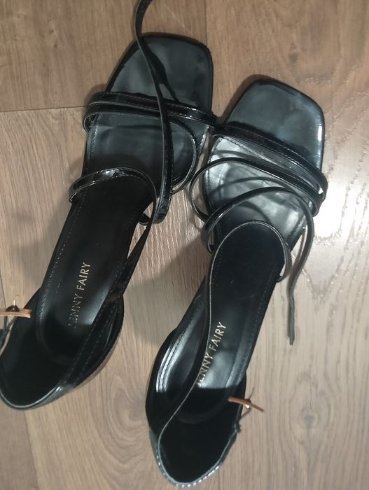 Sandałki 39 strony zadowalający