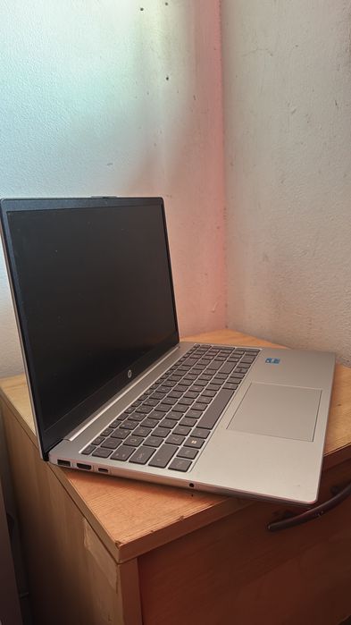 Computador HP cinzento