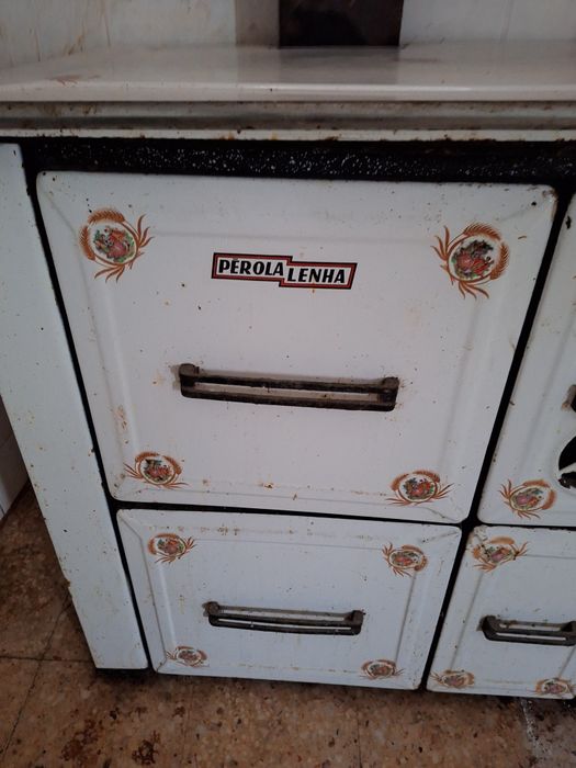 Fogão a lenha rústico usado