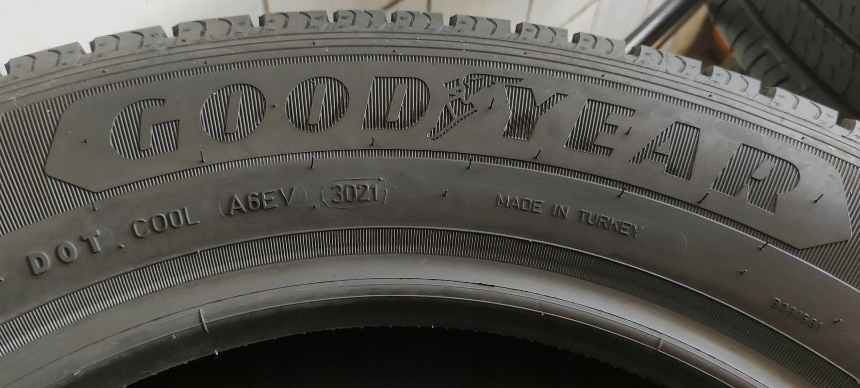 1x 215/65r16c Goodyear EfficientGrip Cargo 106/104h 21r B/A/70dB 7,72m