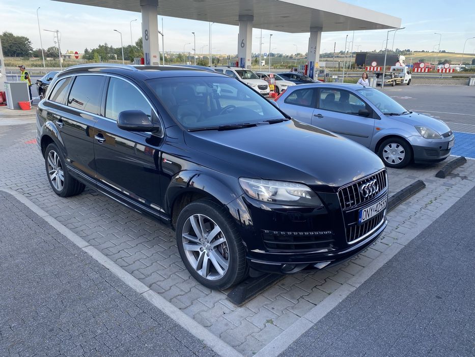 Audi  Q7.  3,0 t .superharger 7 osob.