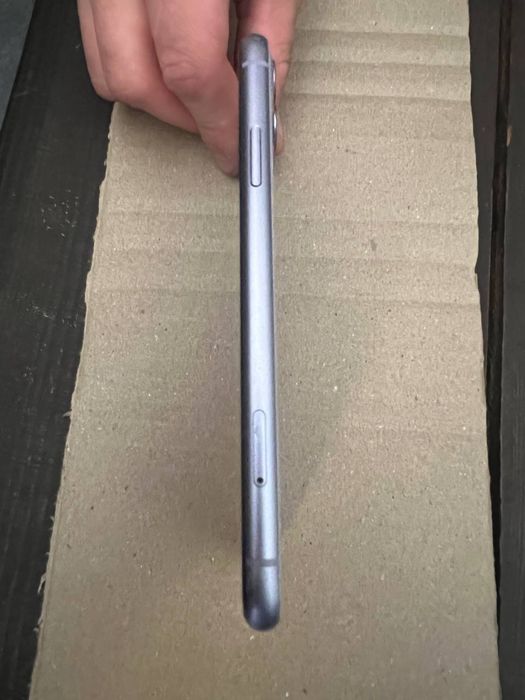 Продам 11 айфон на 128