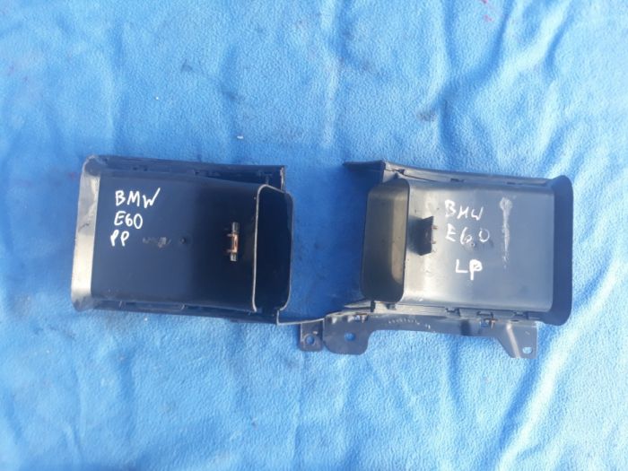 Wloty powietrza na tarcze bmw e60 e61 Stan bdb Prawy Lewy M pakiet