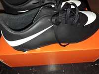 Korki , buty piłkarskie Nike bravata 28.5 cm