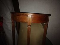 Mesa de três pés