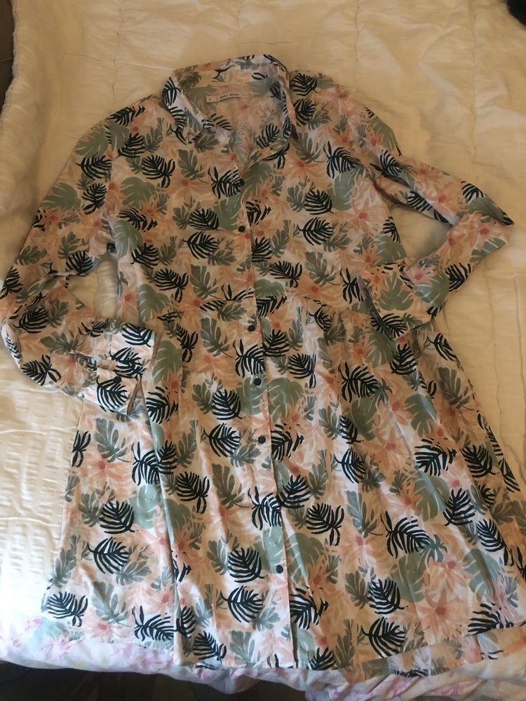 Vestido manga comprida, com ramagens  gola
