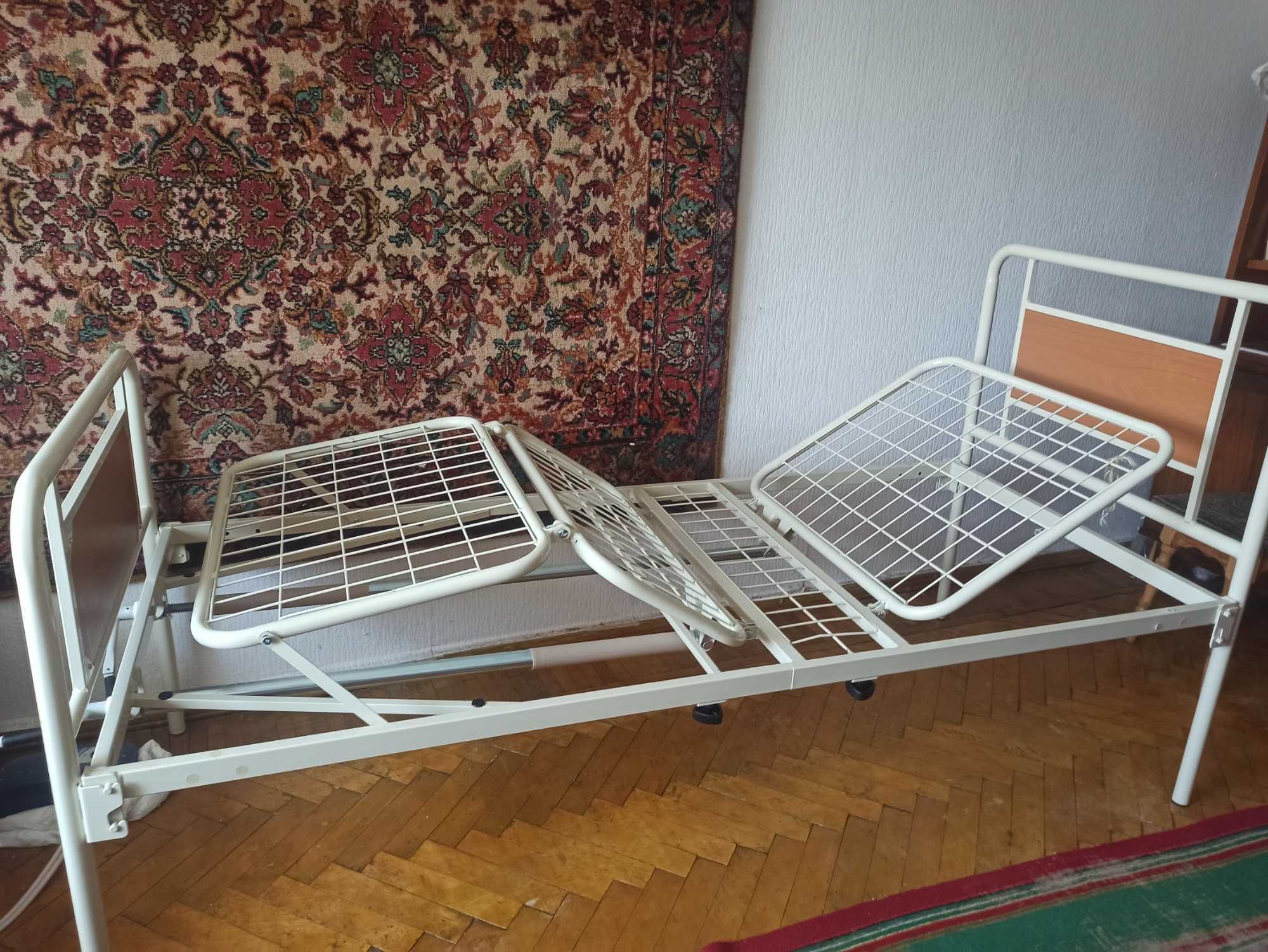 Ліжко для реабілітації або для лежачих
