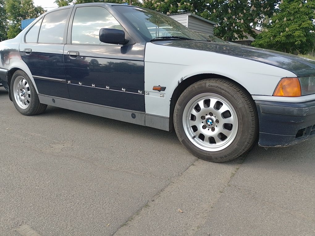 Продам BMW e36 седан