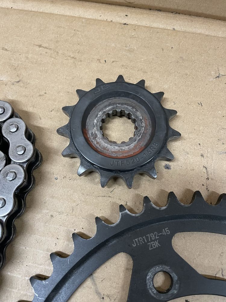 Napęd łańcuch zębatki suzuki gsxr 600 k4-k5 did  vx3