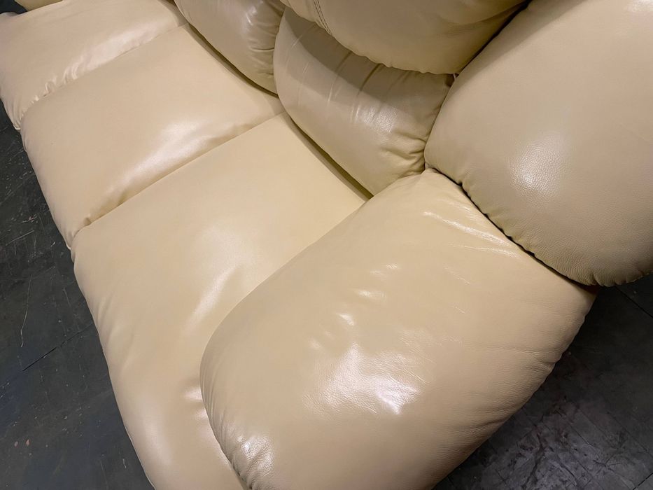 Великий шкіряний (кожаный) диван-ліжко.Стан ідеальний