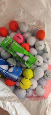 Bolas de golfe usadas e novas