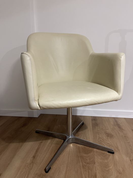 Крісло з екошкіри