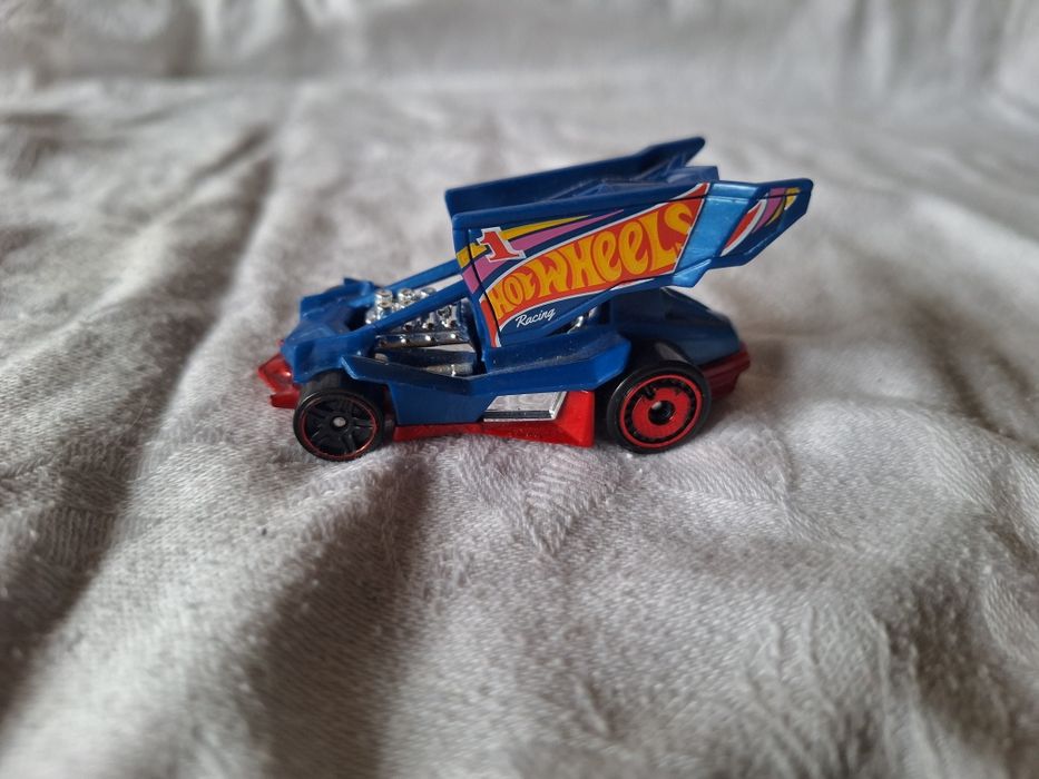 Samochodzik Hot Wheels Dirty Outlaw