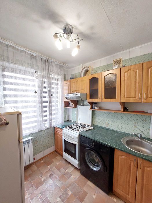 Продам 2х кімнатну Саксаганськи р.  Поверх 2/5 Кімнати окремі