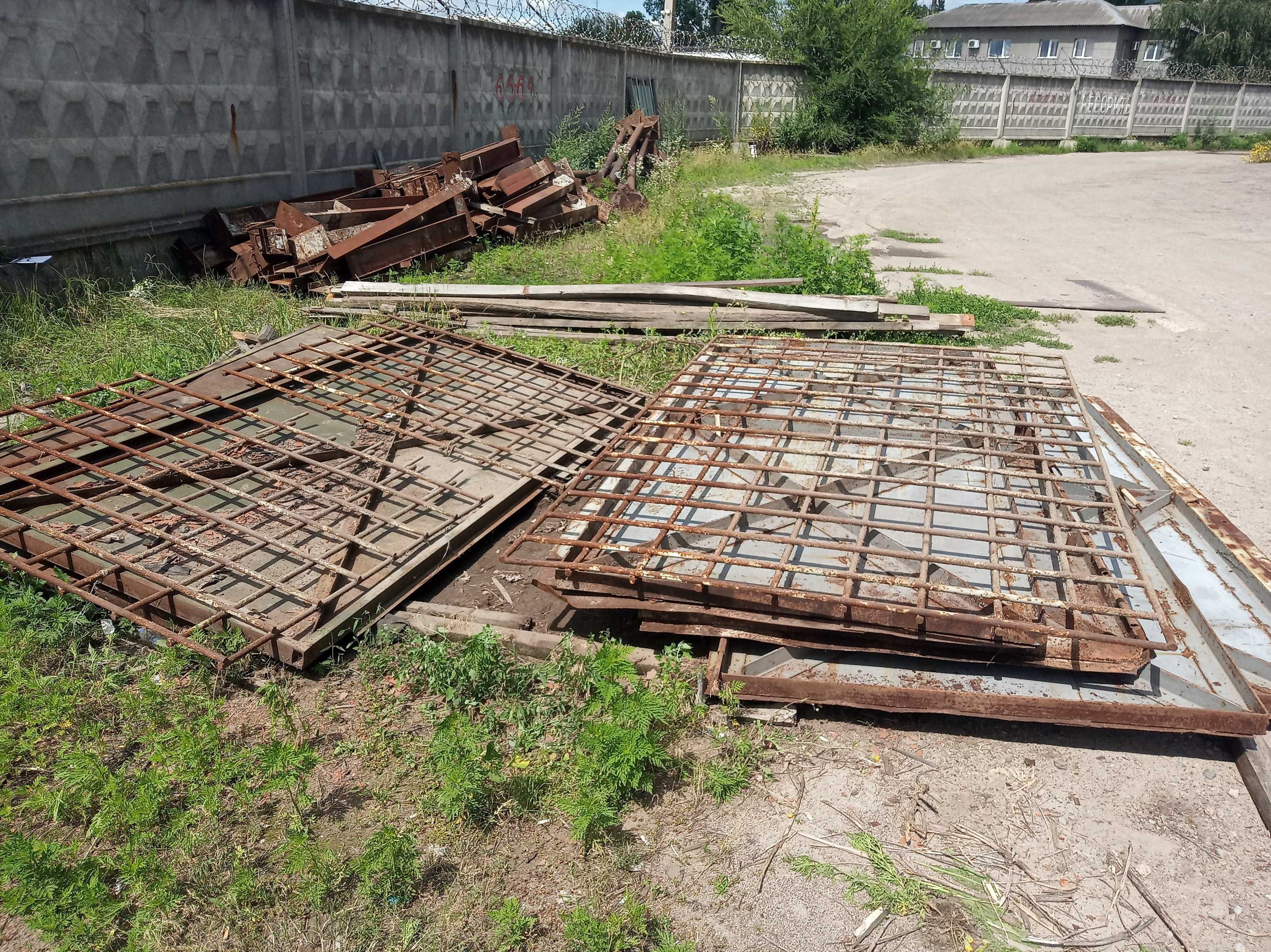 Мощная решетка 1,8*1,4м. и 3,0*1,85м; пруток круг 20мм