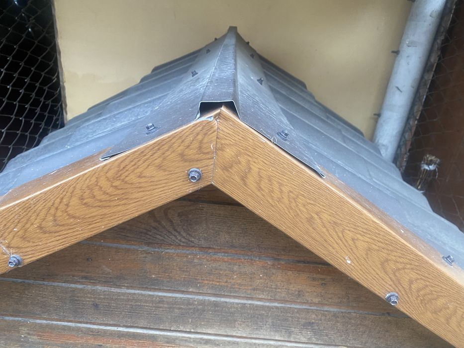 Продам собачу будку