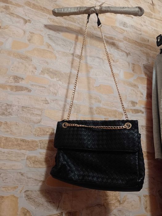 Torebka ze złotym łańcuszkiem z Londynu