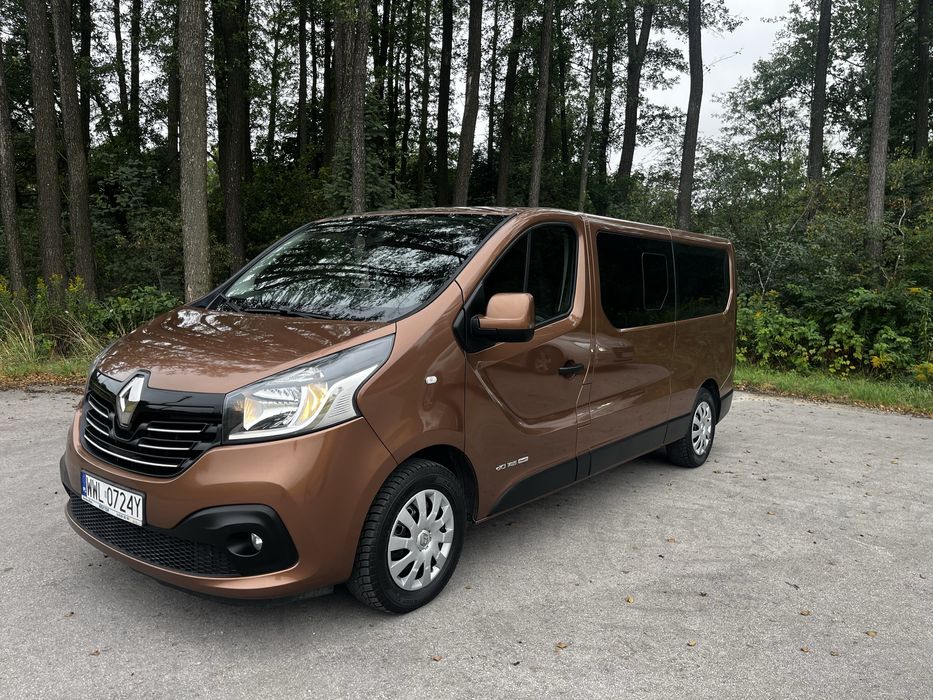 Wynajem Busów Renault Trafic Long