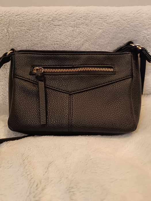 Класнюча стильна сумочка чорного кольору.