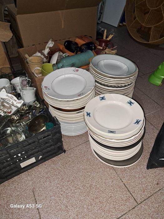 Louças variadas talheres