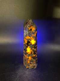 Йооперлит, кристалл-обелиск