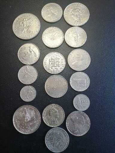 Vendo moedas antigas e coleções  em ótimo estado.