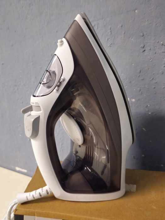 Nowe żelazko parowe Philips z serii 2000, model DST2010/40