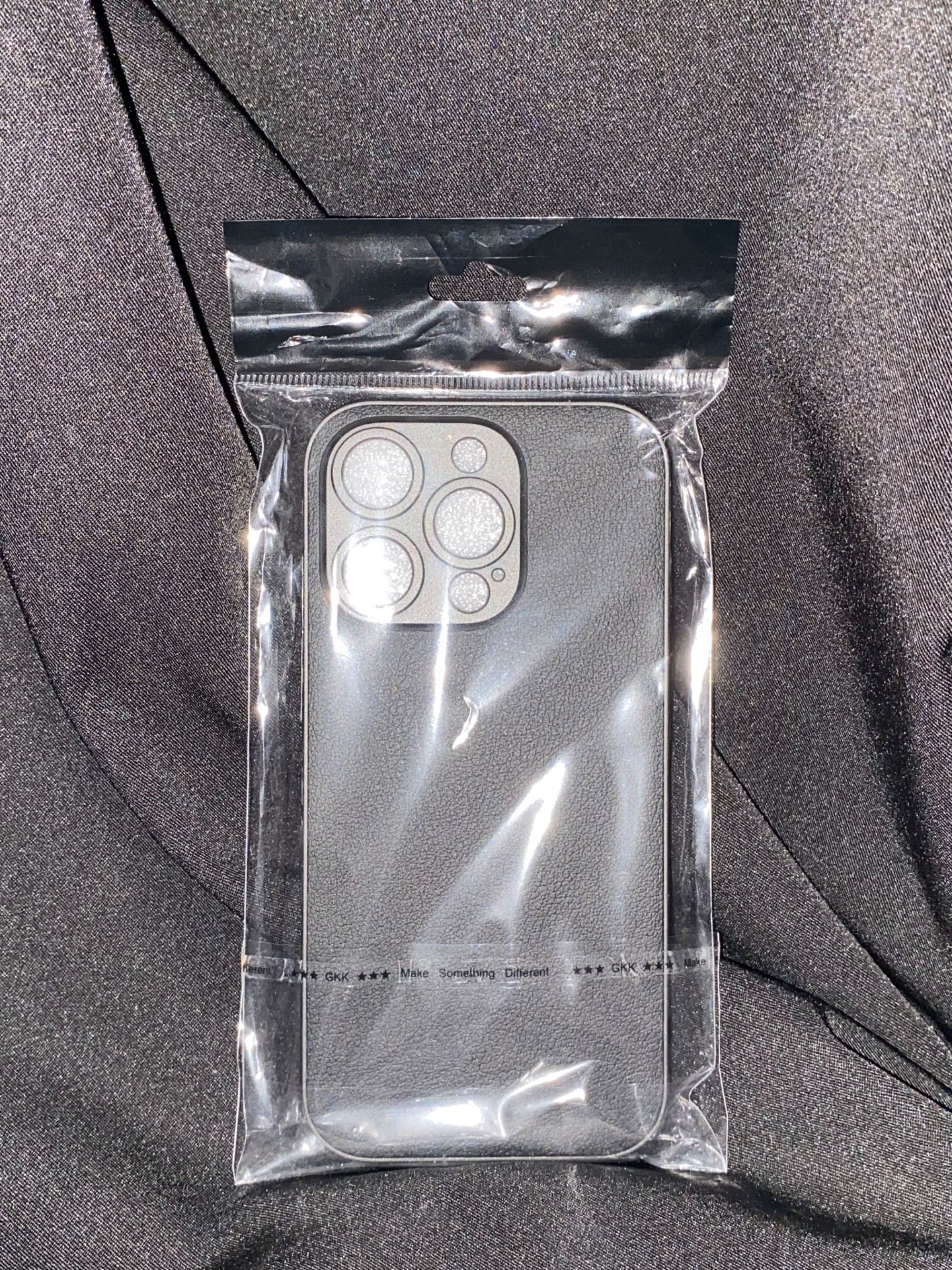 Чёрный чехол на IPhone 16 Pro