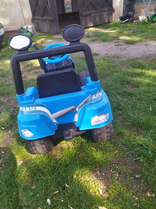 Traktor na pedały dla dziecka