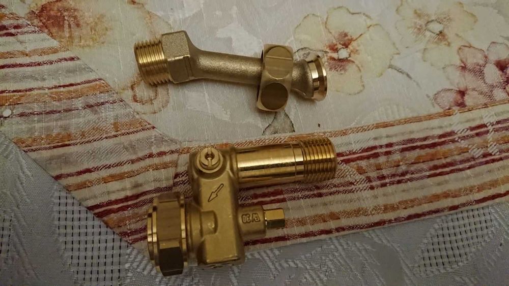 Кран и трубка входа и выхода (ХВС и ГВС G3/4"- 1/2") котла Vaillant