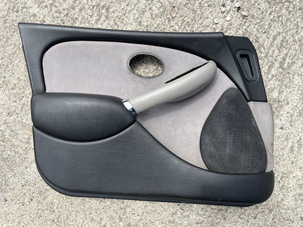 Rover 75 - elementy wnętrza, plastiki oraz boczki drzwi.