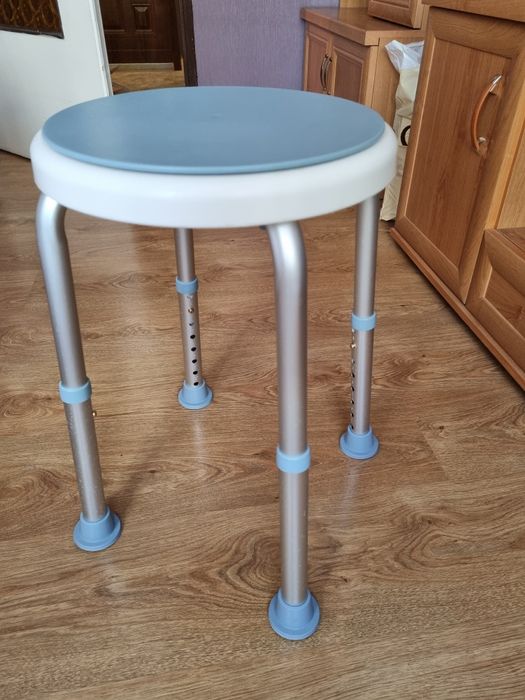 Taboret antypożlizgowy pod natrysk