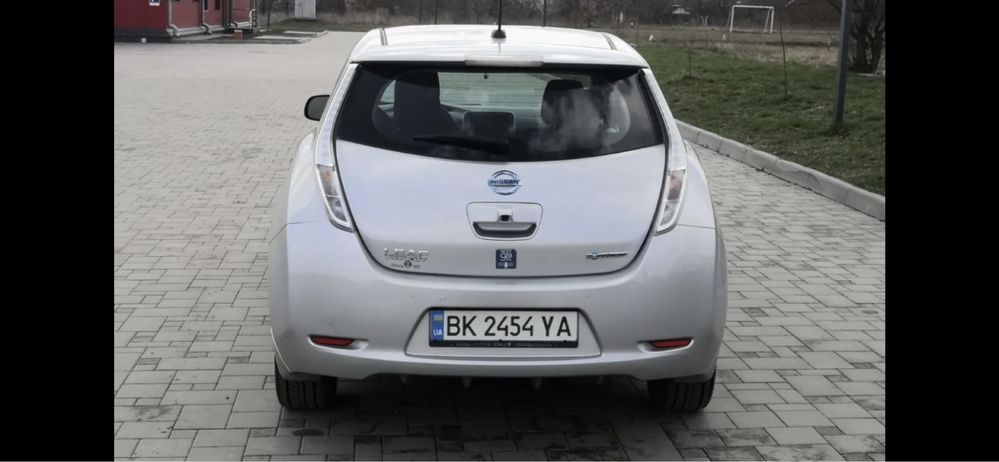 Терміново! Nissan Leaf 24kw 12.2015 вартий уваги