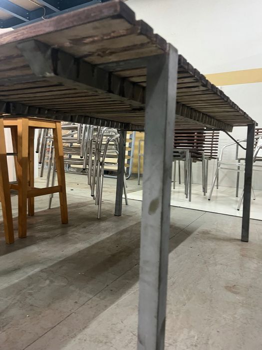 Conjunto mesa + 6 cadeiras em madeira e inox