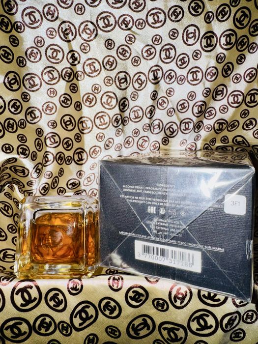 Perfume falcon leather