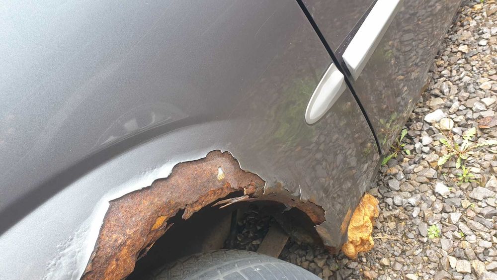 Chrysler Grand Voyager 2.5 CRD 2001r wszystko sprawne poza karoserią