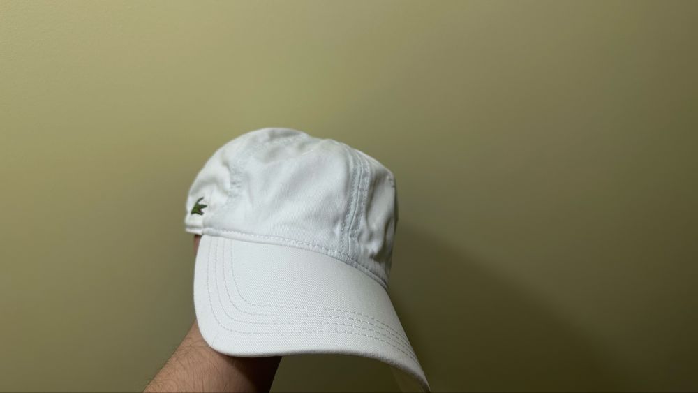 Біля кепка Lacoste