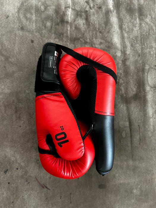 Equipamento Kickboxing/Muay Thai – Luvas, Caneleiras (Como Novo)