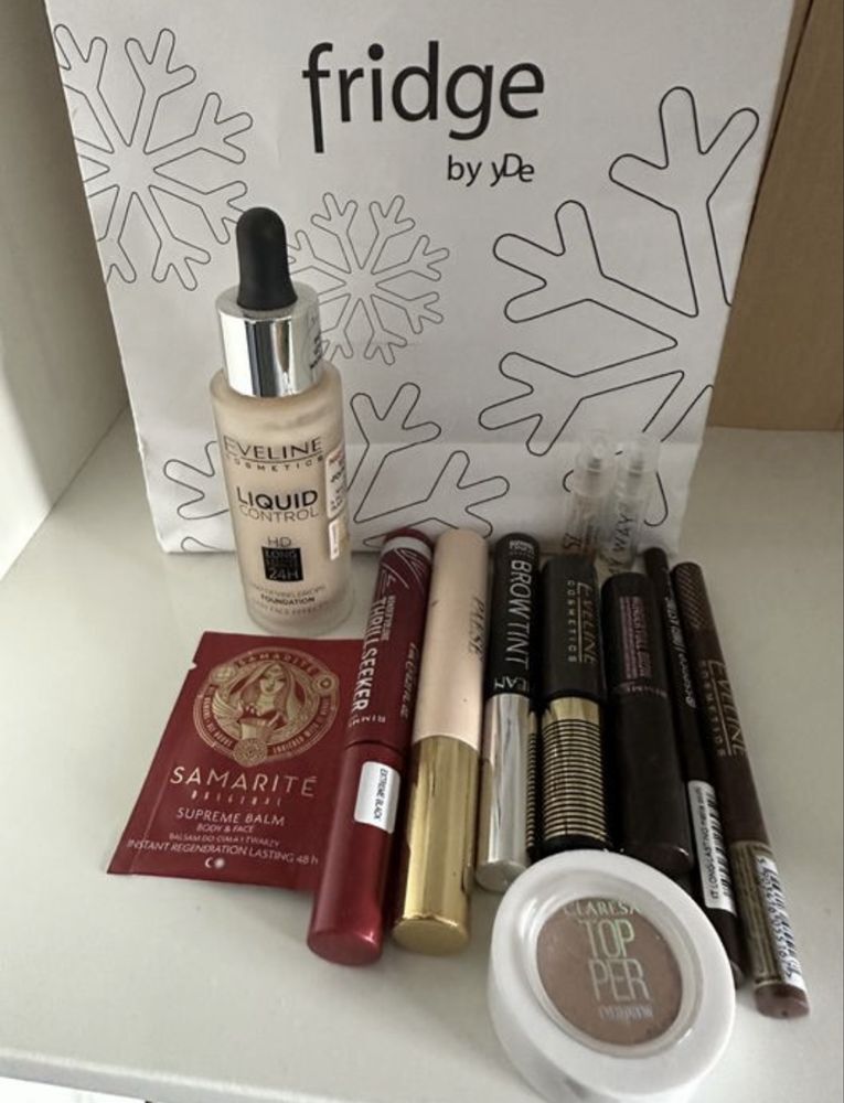 Zestaw kosmetykow makijazu Paese Rimmel Hean Eveline Essence Claresa