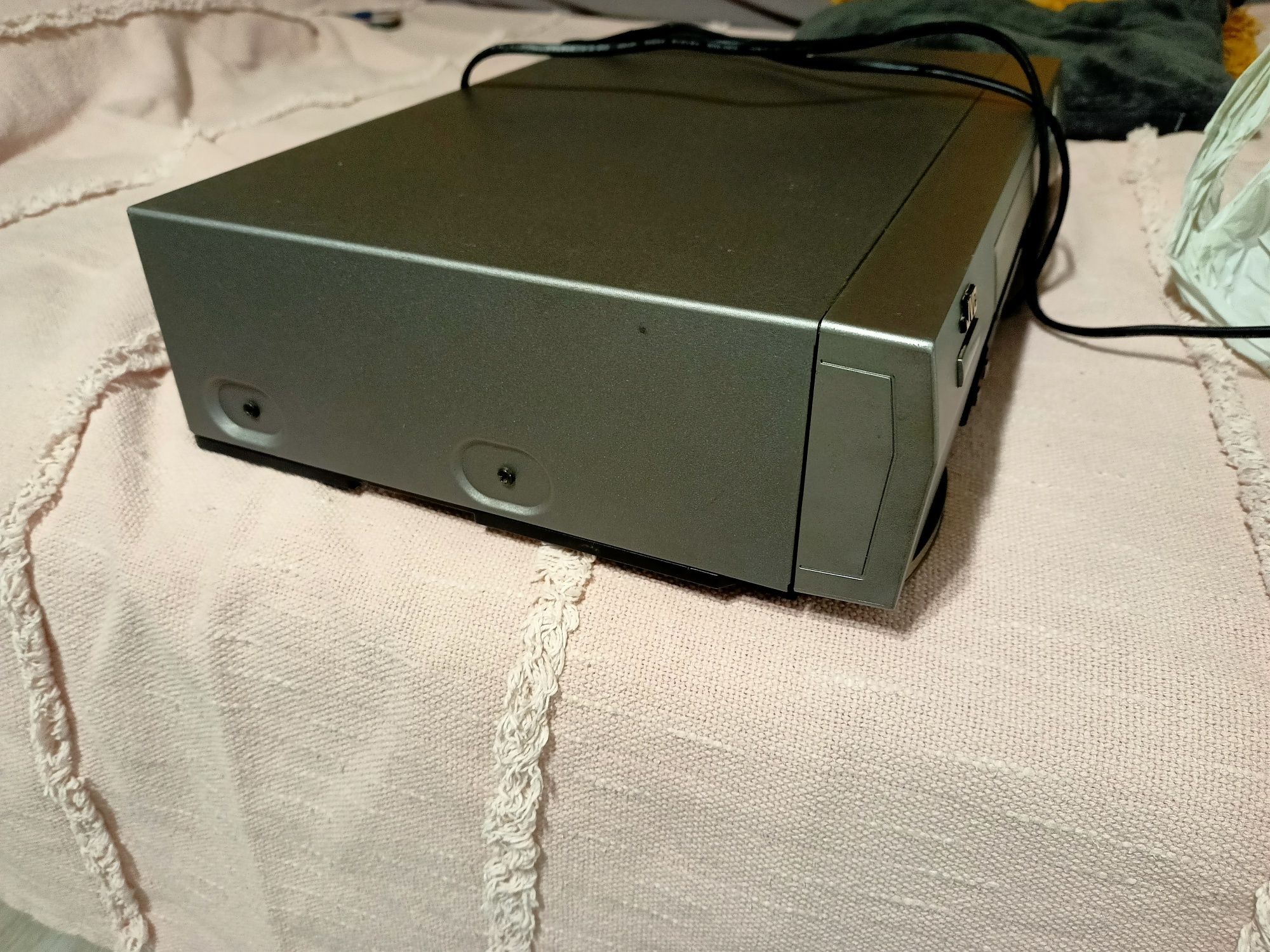JVS HR-J670EU magnetowid.