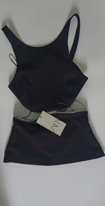 Niezmiernie piękny i okazały top Zara w kolorze czarnym