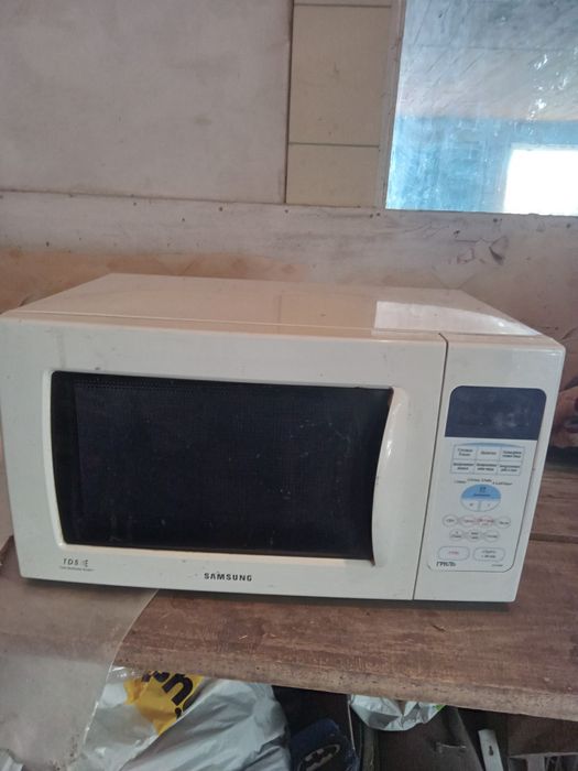 Продам мікрохвильову піч під ремонт
