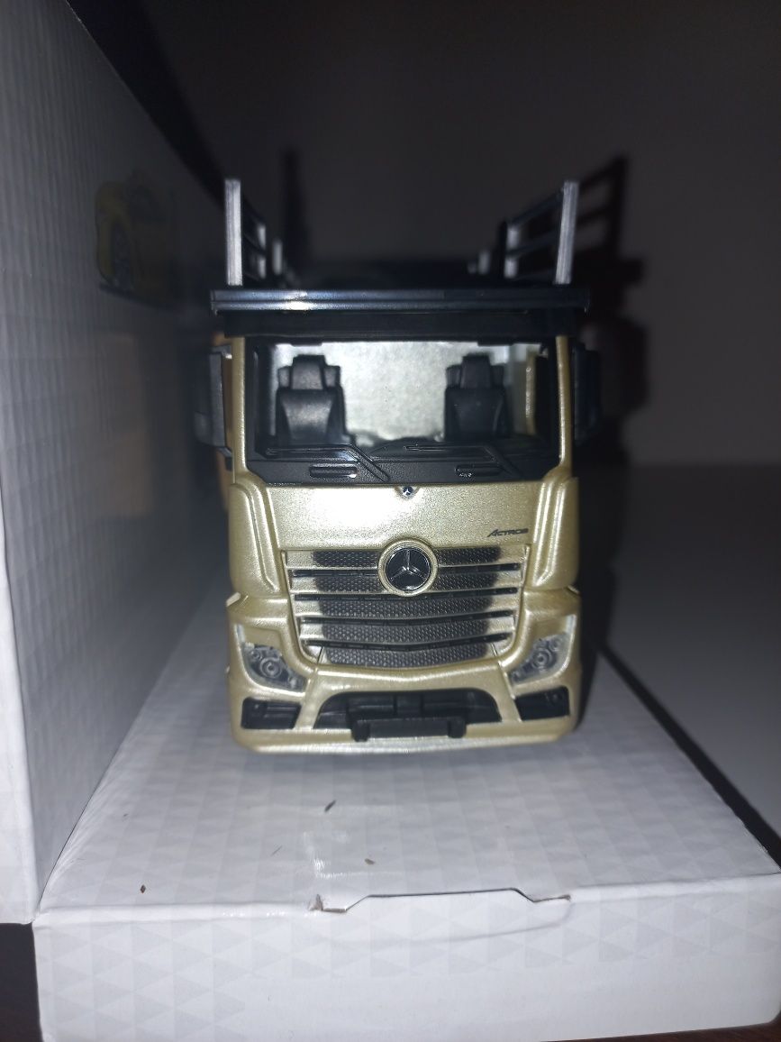 Bburago laweta Mercedes + Volkswagen Polo,skala 1:43.