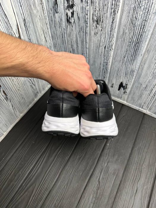 Кросівки - Nike Revolution 43р