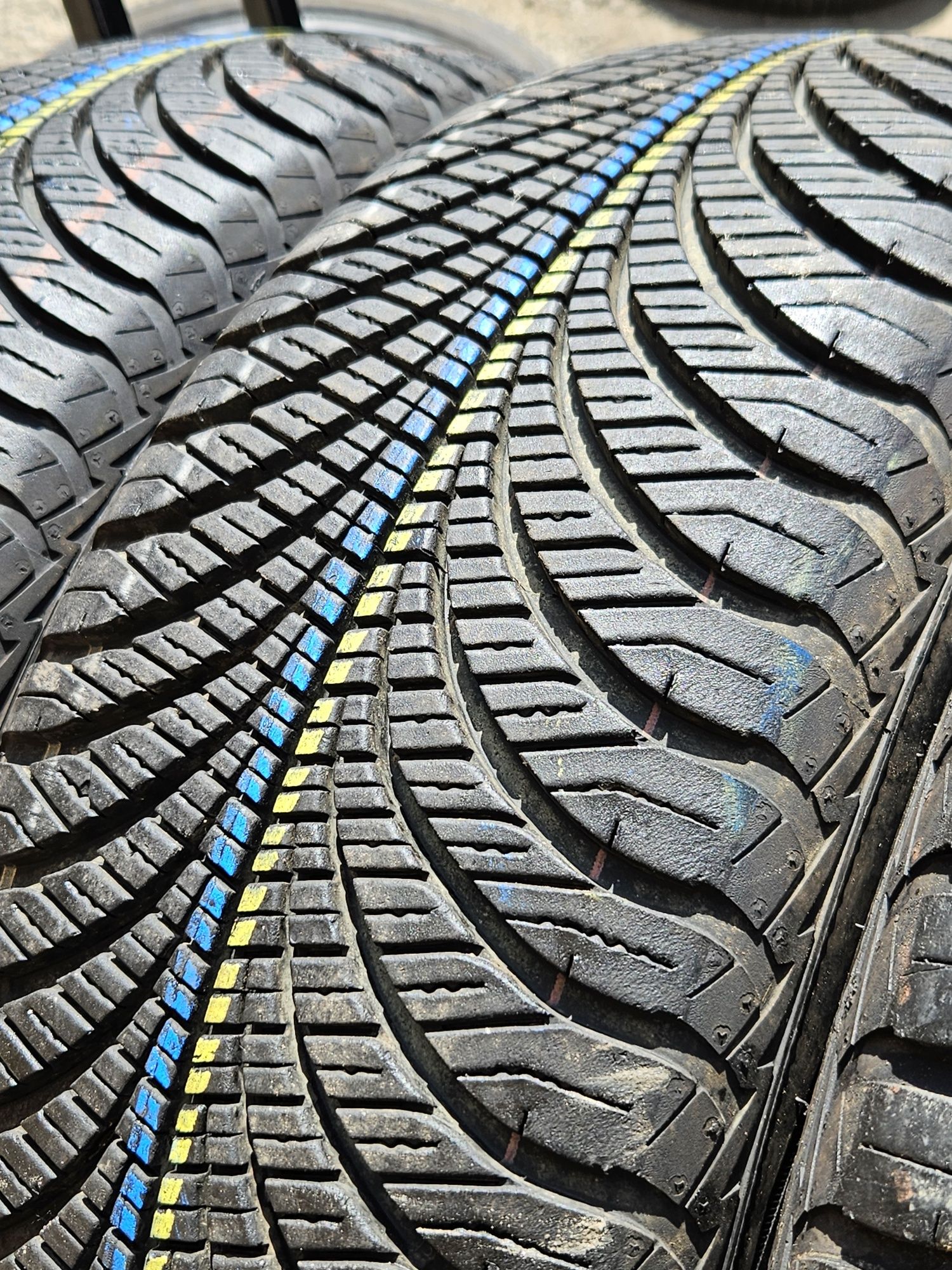 Шины БУ 215 65 R 16 Goodyear Vector 4seasons gen-2 suv комплект всесез