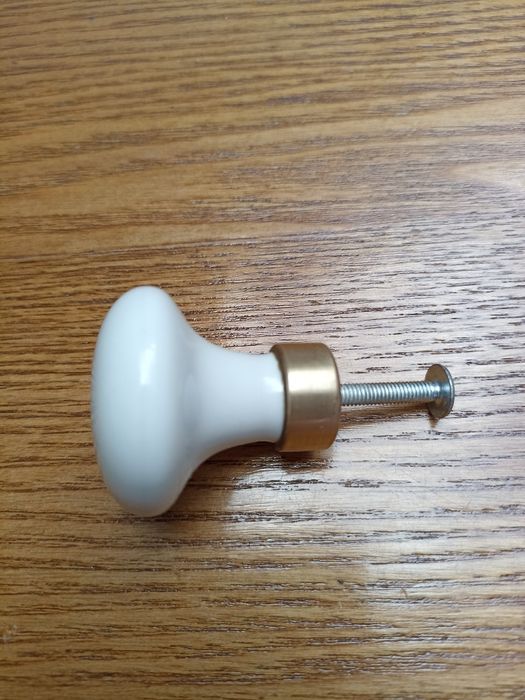 Ручка керамическая, бронзовый наконечник для крепления.